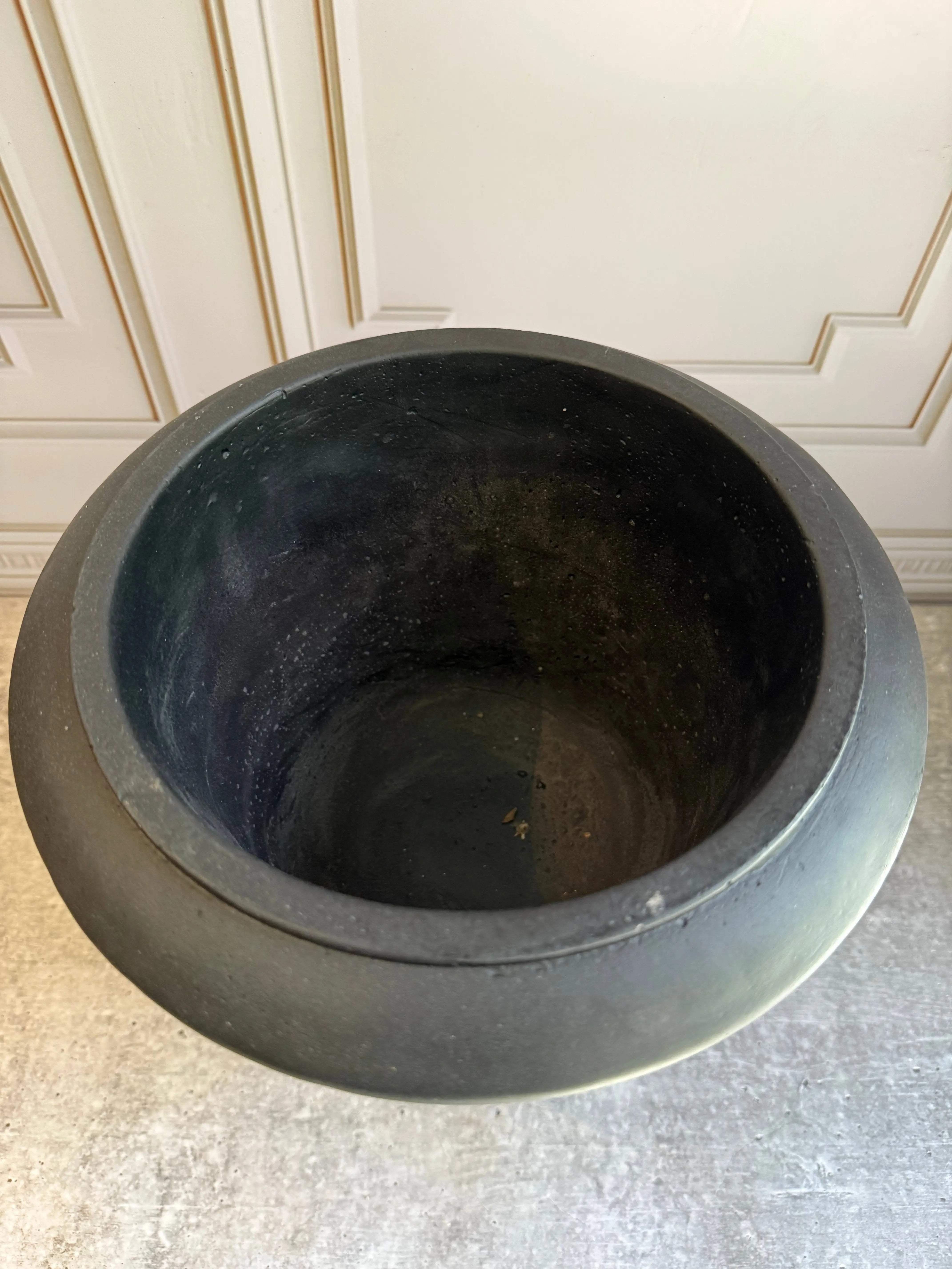 Ebony Pedestal Urn 1 Magnolia Lane Mumbai