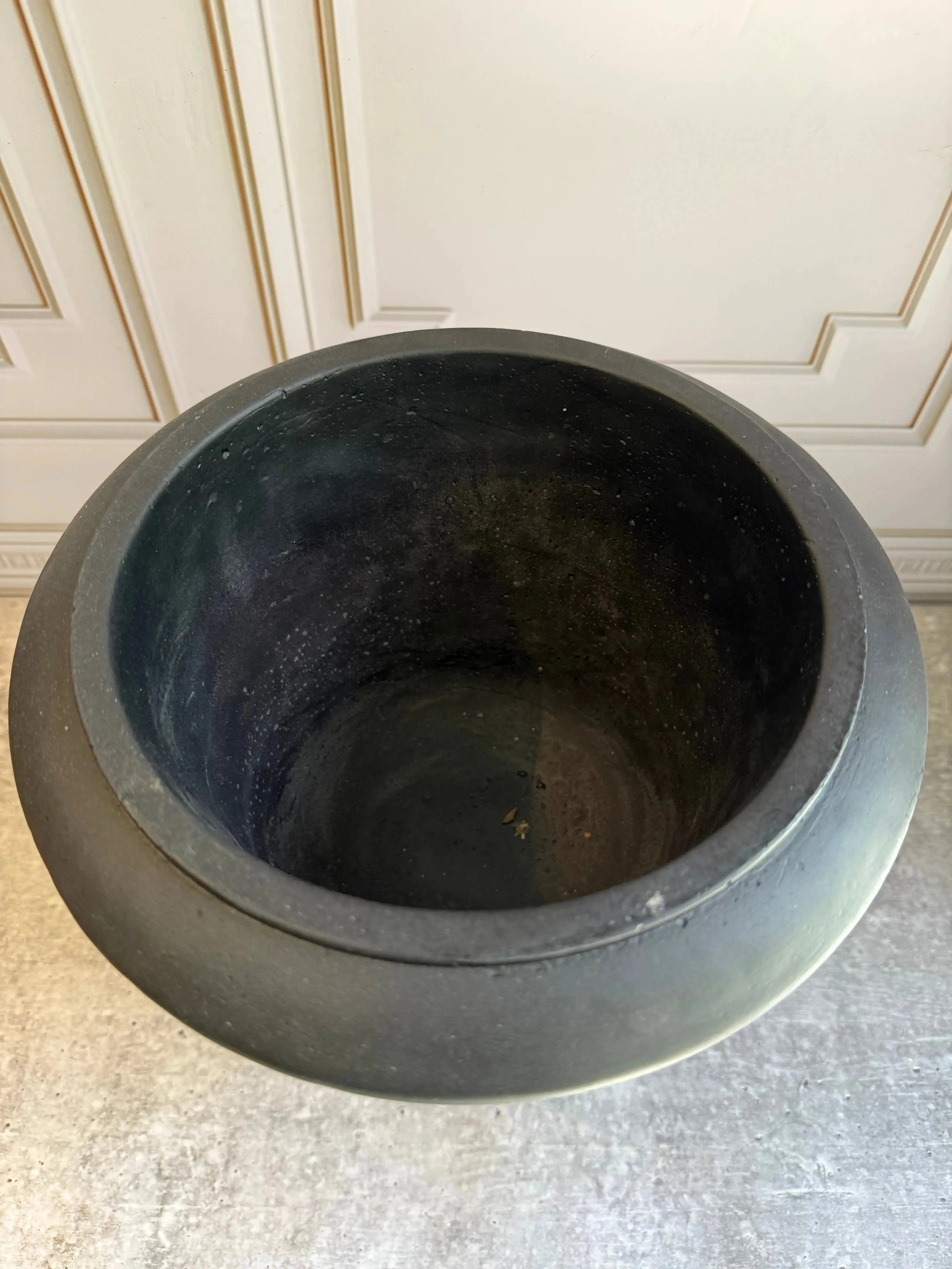 Ebony Pedestal Urn 1 Magnolia Lane Mumbai