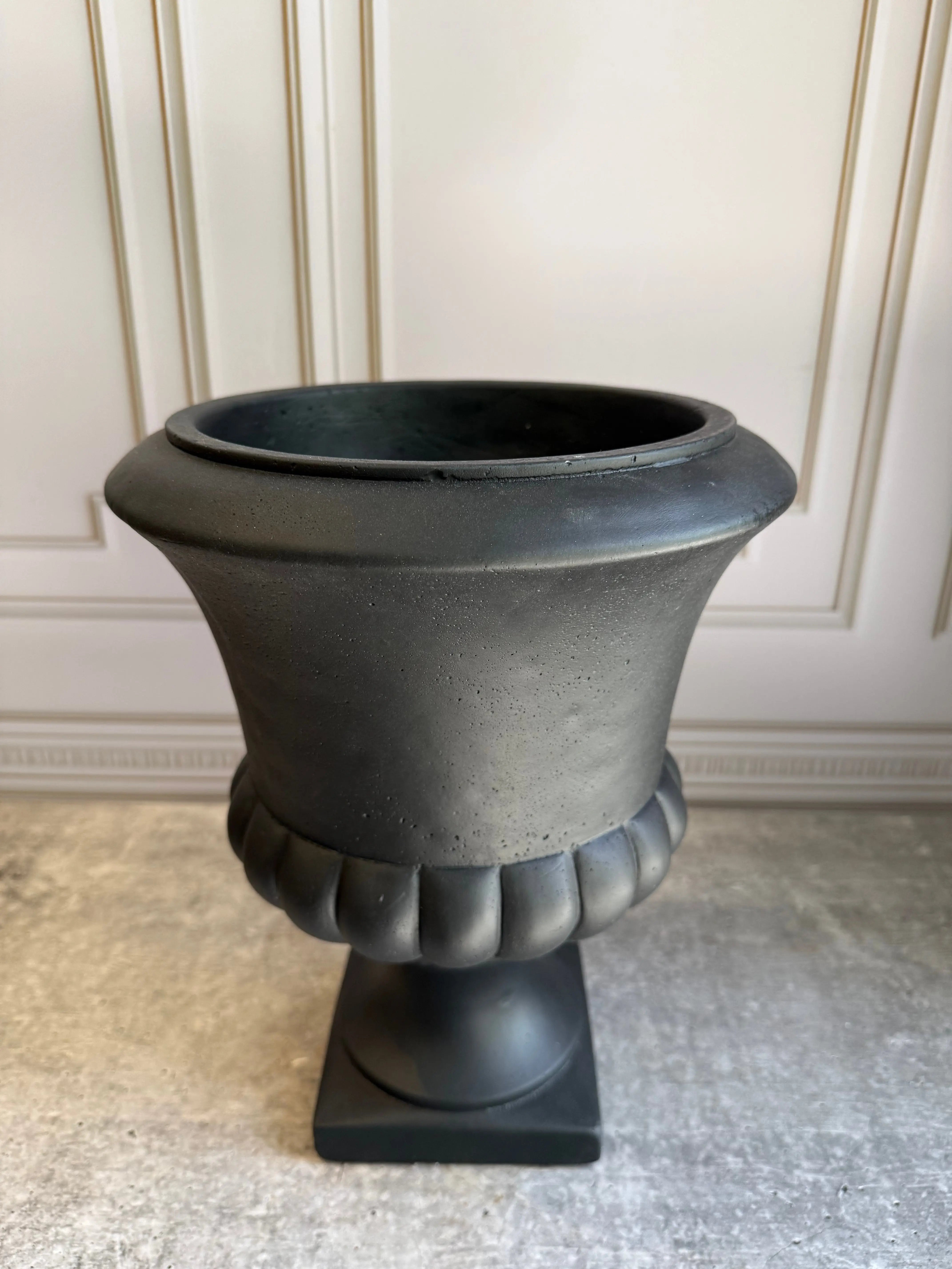 Ebony Pedestal Urn 1 Magnolia Lane Mumbai